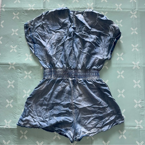 Mustard Seed Womens Sz Small Sun-washed Light Blue Chambray Romper - Picture 2 of 4